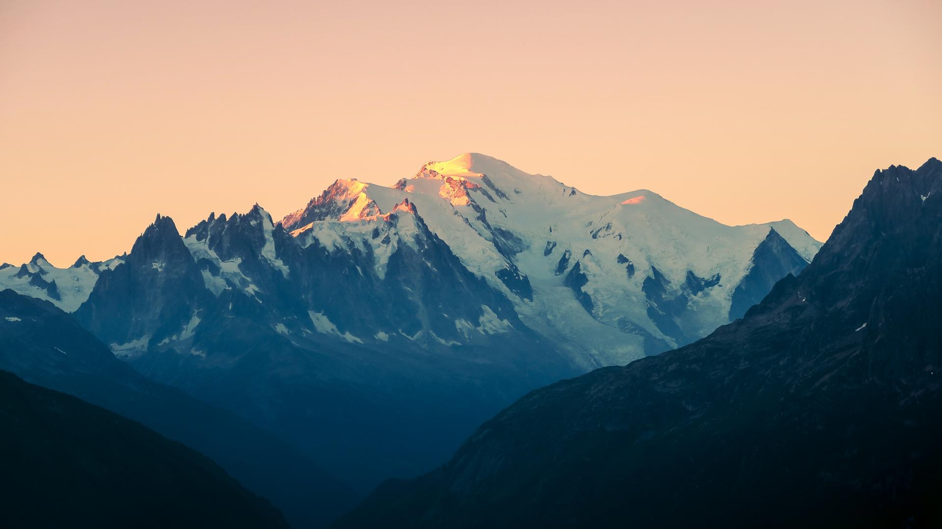 lever de soleil sur le mont-blanc